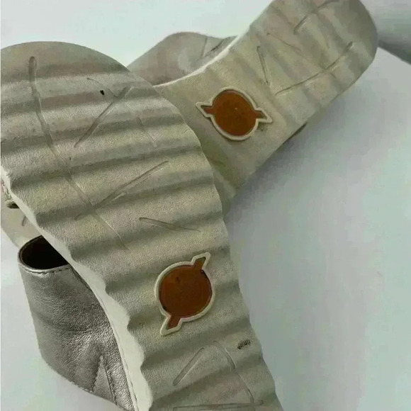 Born Leather Sandals size 8 - Picture 4 of 5